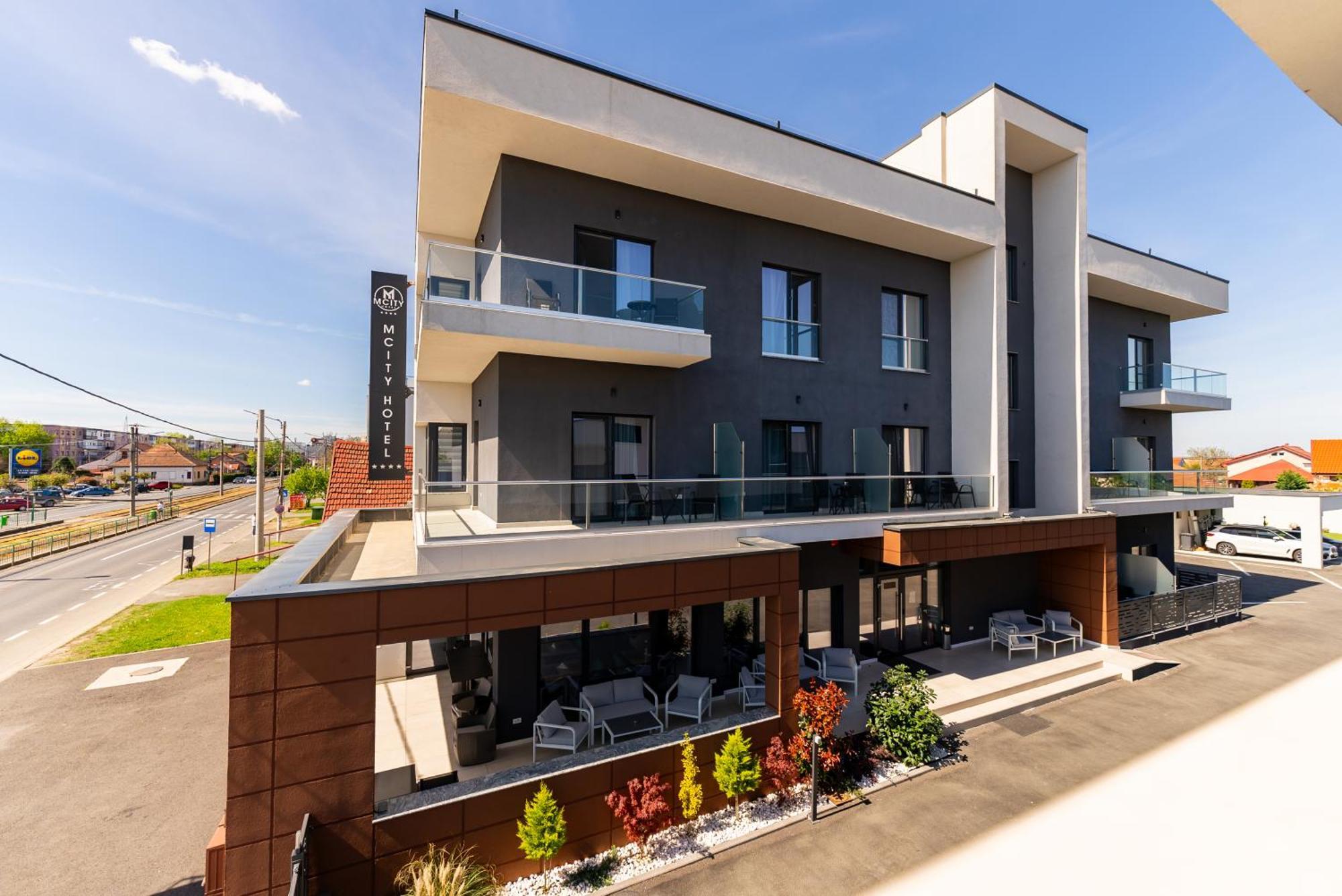 M City Aparthotel Arad Exterior photo