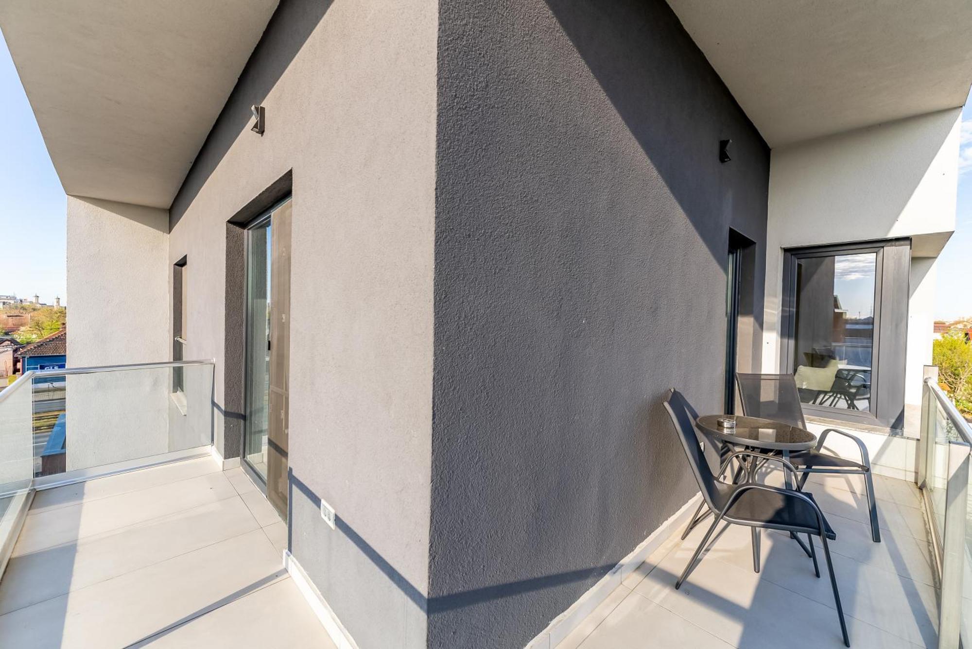 M City Aparthotel Arad Exterior photo