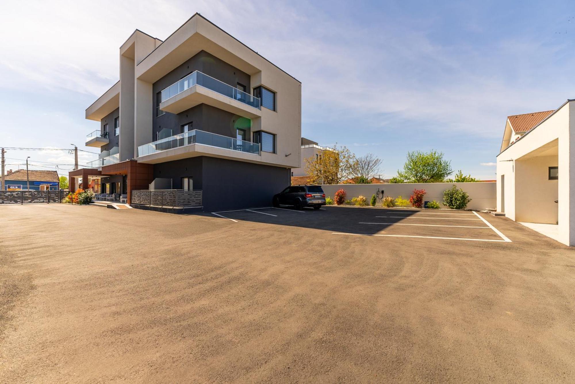 M City Aparthotel Arad Exterior photo